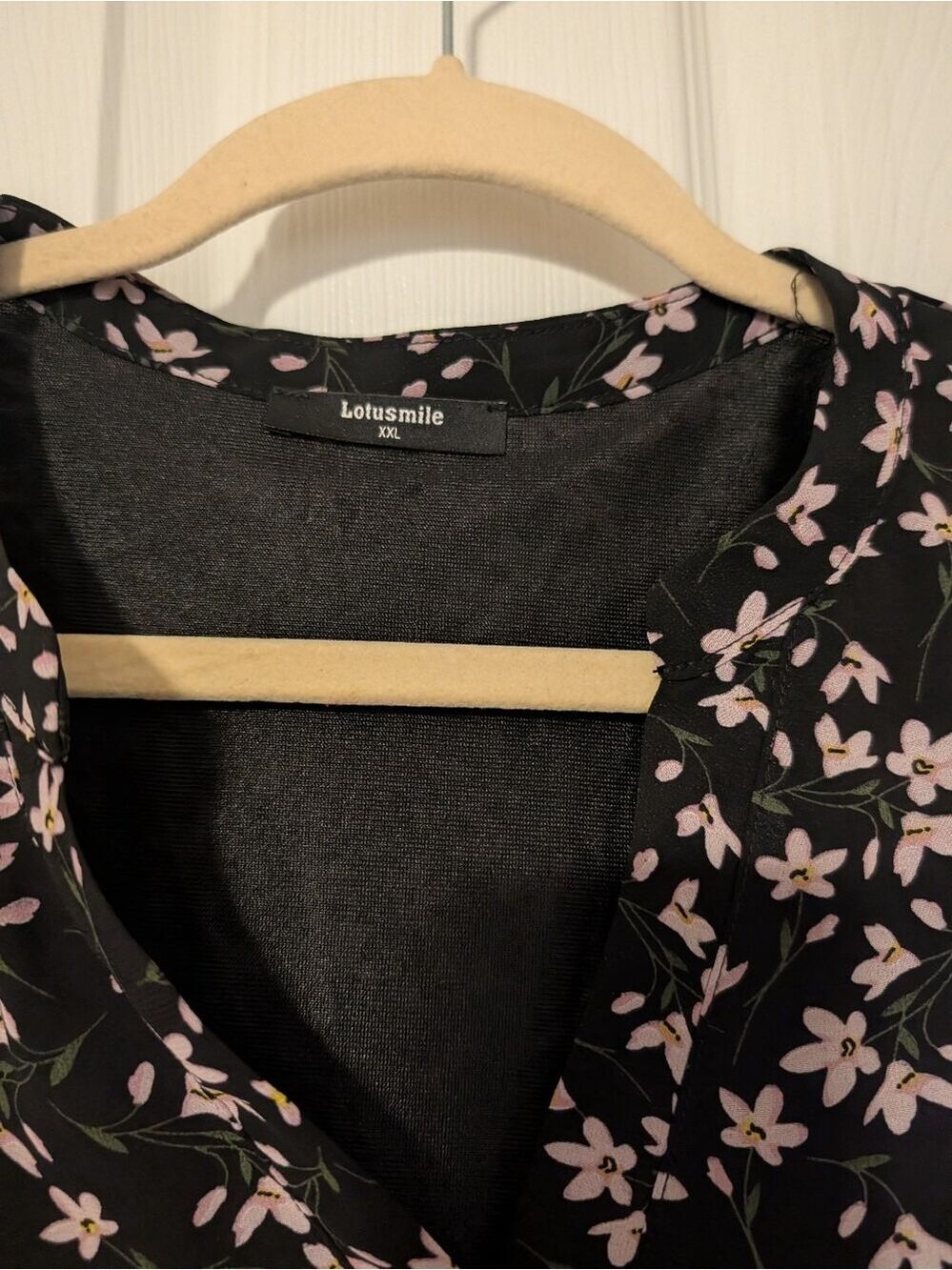 Black Floral V-Neck Short Sleeve Top Pink Flowers - Picture 6 of 6